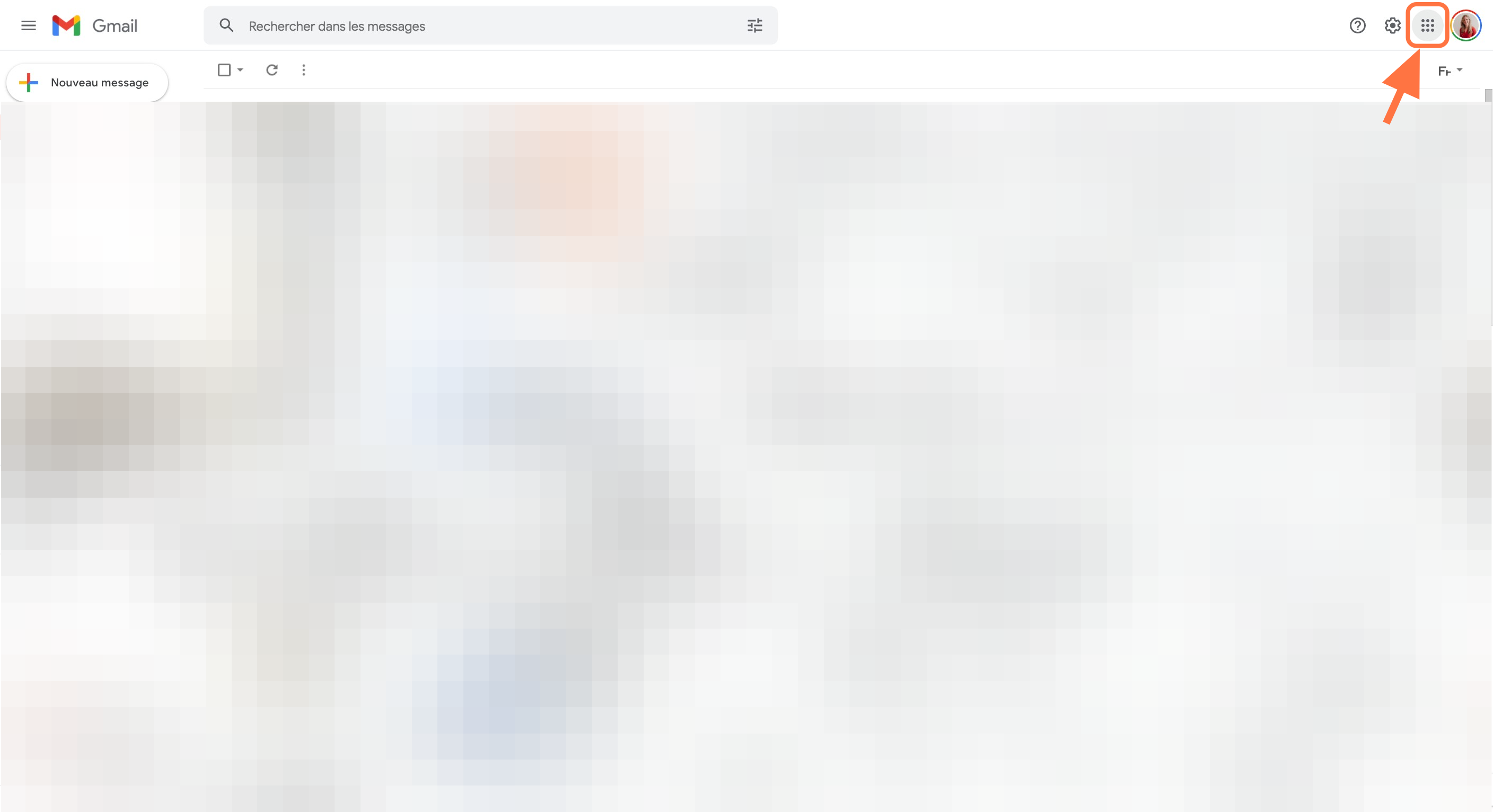 Clique sur "Applications Google" en haut à droite