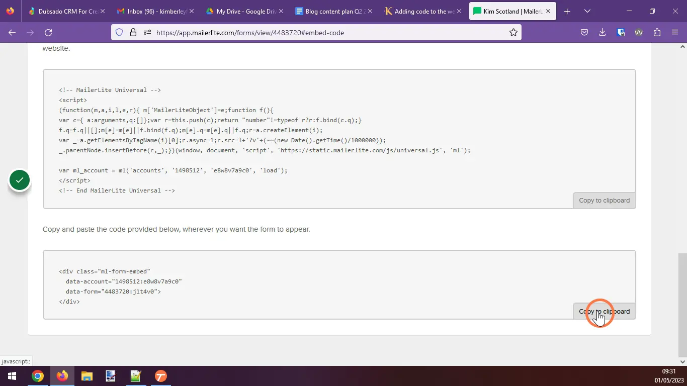 The user clicking the copy to clipboard button for the form code in MailerLite.