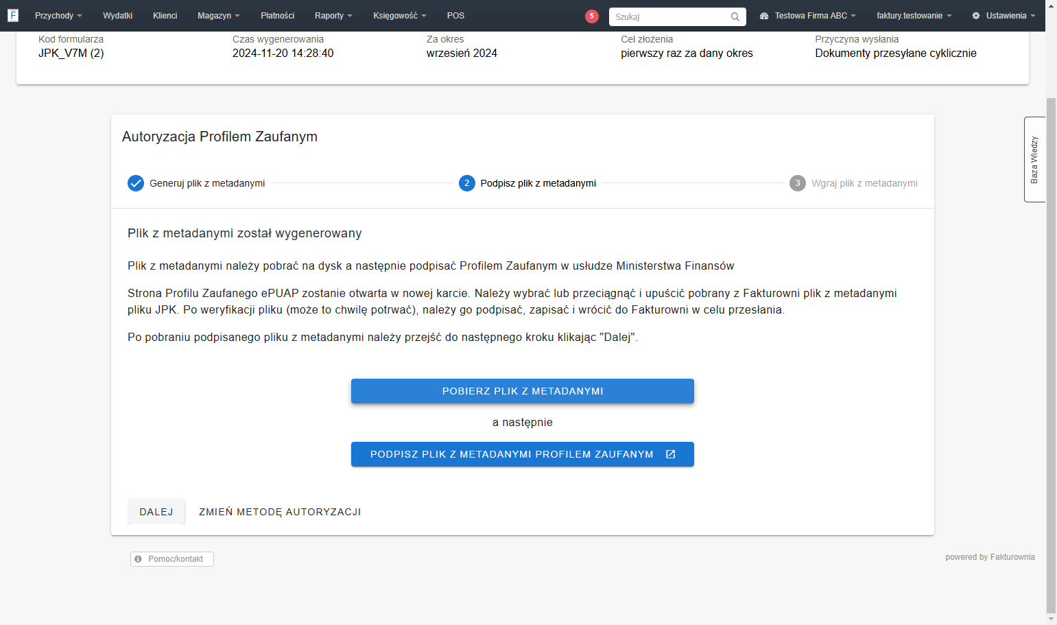 W momencie, gdy proces się zakończy, system pozwoli pobrać plik z metadanymi, który należy podpisać Profilem Zaufanym. Kliknij przycisk 'Pobierz plik z metadanymi', aby na dysk Twojego urządzenia pobrał się plik JPK_V7 uzupełniony o metadane.
