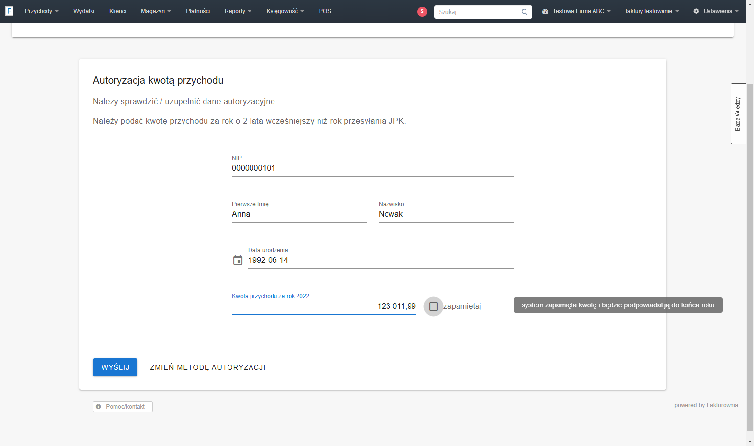 Jeśli chcesz, by system zapamiętał podaną wartość, zaznacz checkbox przy opcji 'zapamiętaj'. System przy kolejnej wysyłce JPK_V7 przy użyciu autoryzacji przychodem, będzie podpowiadał ją do końca roku.