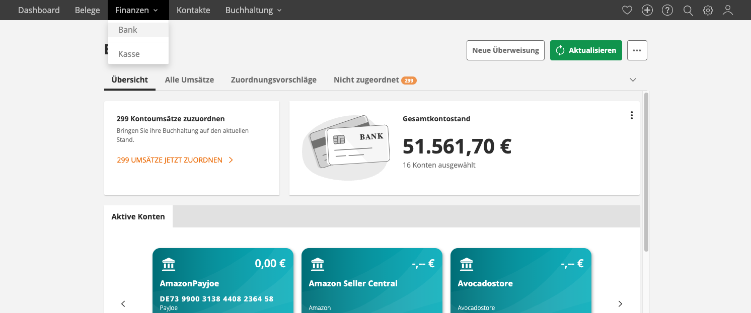 Klicke im schwarzen Balken oben auf “Finanzen” und dann im drop-down Menü auf “Bank”.