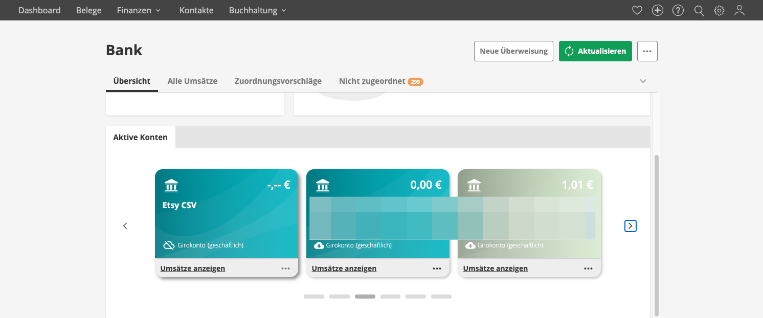 Suche in den farbigen Kacheln nach dem manuell angelegten “Etsy CSV” Konto. (Du hast noch kein manuell angelegtes Konto? Hier zeigen wir dir, wie das geht: https://tools.kassenklingeln.de/help/tutorials).
Klicke auf die drei Punkte neben “Umsätze anzeigen”