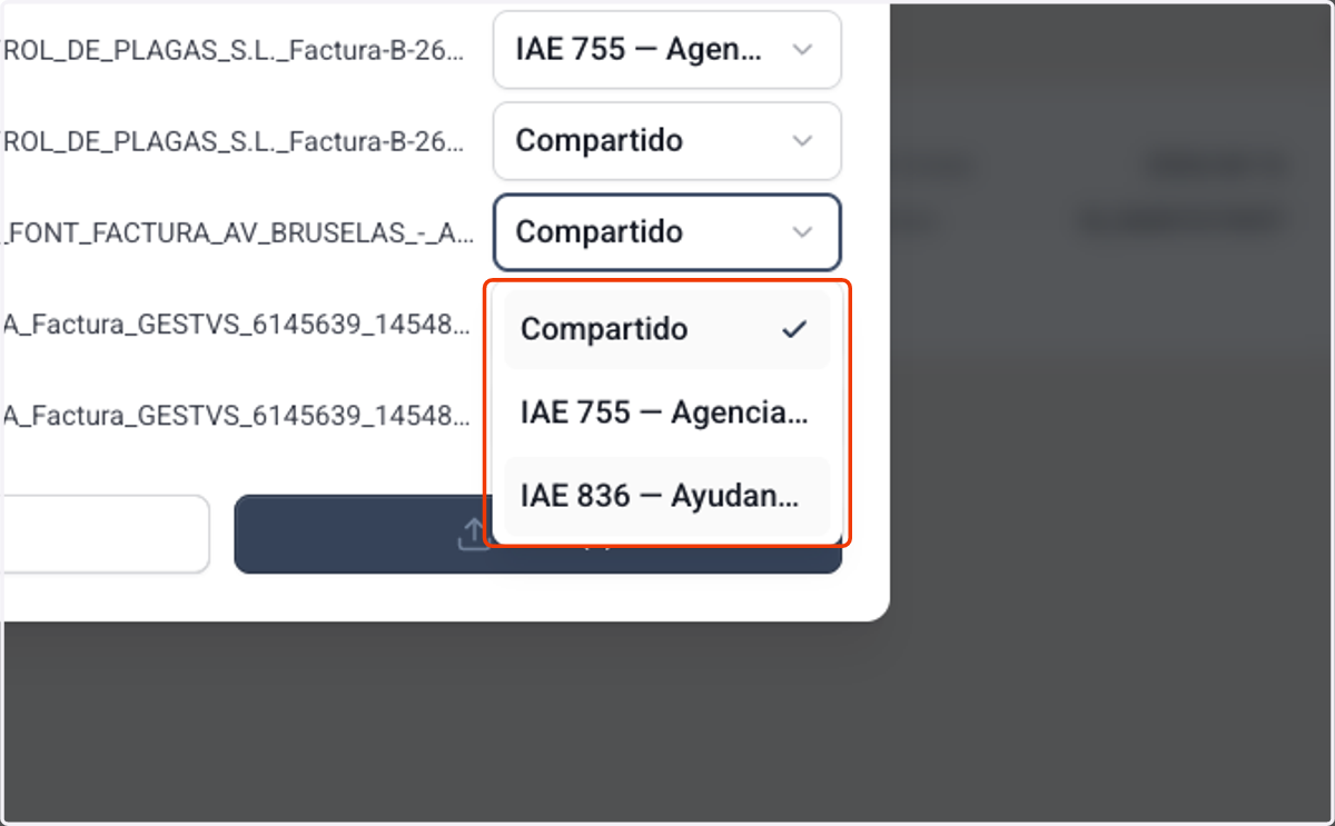 Al desplegar el botón verás que aparecerá cada una de tus actividades registradas y podrás seleccionar a qué parte de tu negocio atribuir este documento.