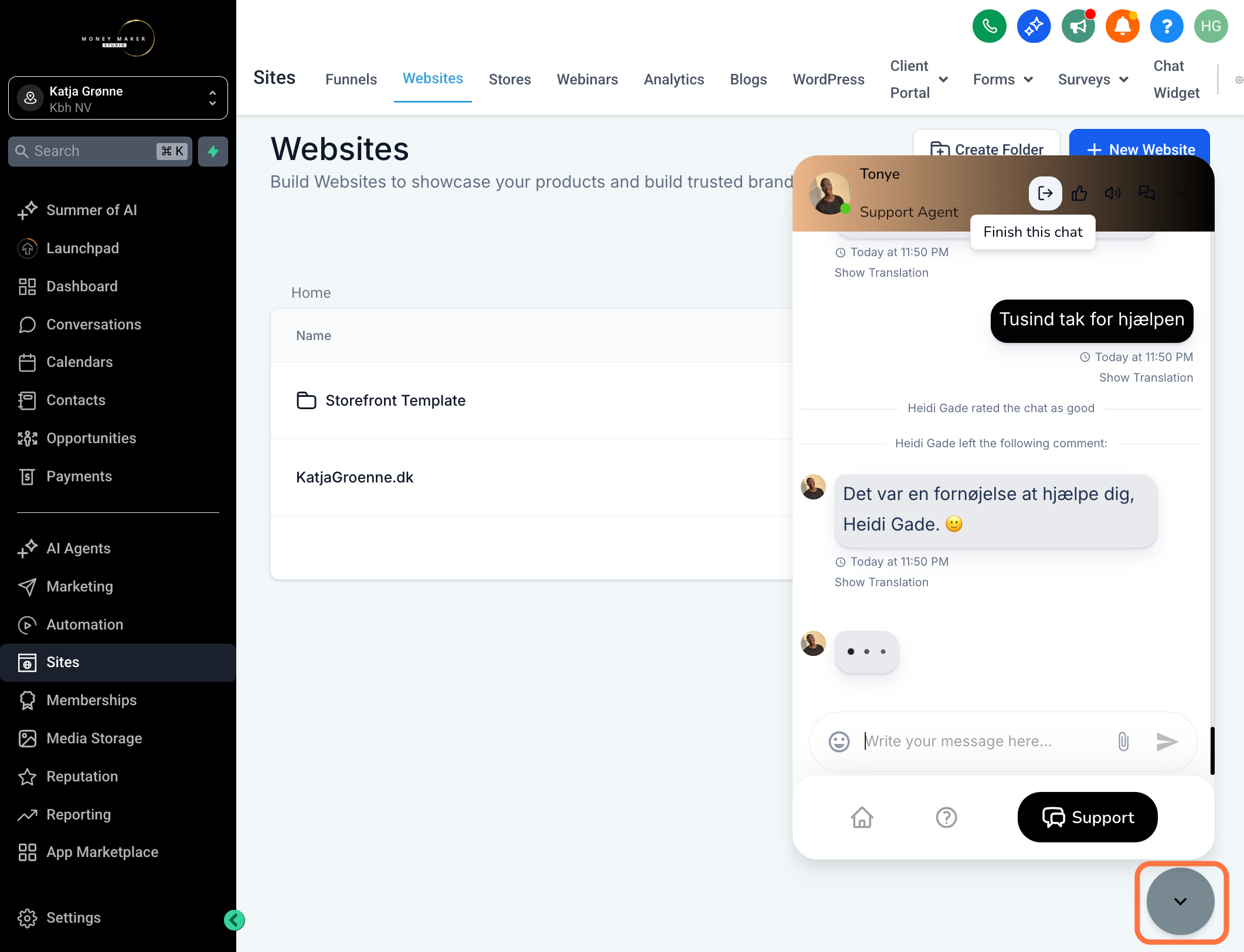 Du lukker chatten enten ved at klikke på "Finish this chat"-ikonet (det står lige ved siden af Thumbs up 👍) – eller ved bare at trykke på det grå support-ikon nederst i hjørnet.