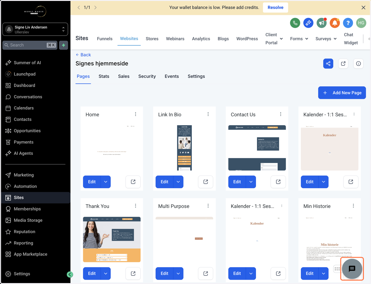 Log ind på din konto i MoneyMakerStudio som du plejer. I nederste højre hjørne finder du en lille grå “Support”-knap. Klik på den for at åbne chatten.