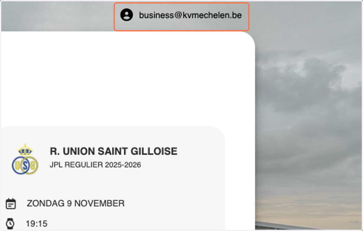Eens ingelogd op business.kvmechelen.be klikt u rechtsboven op uw mailadres.