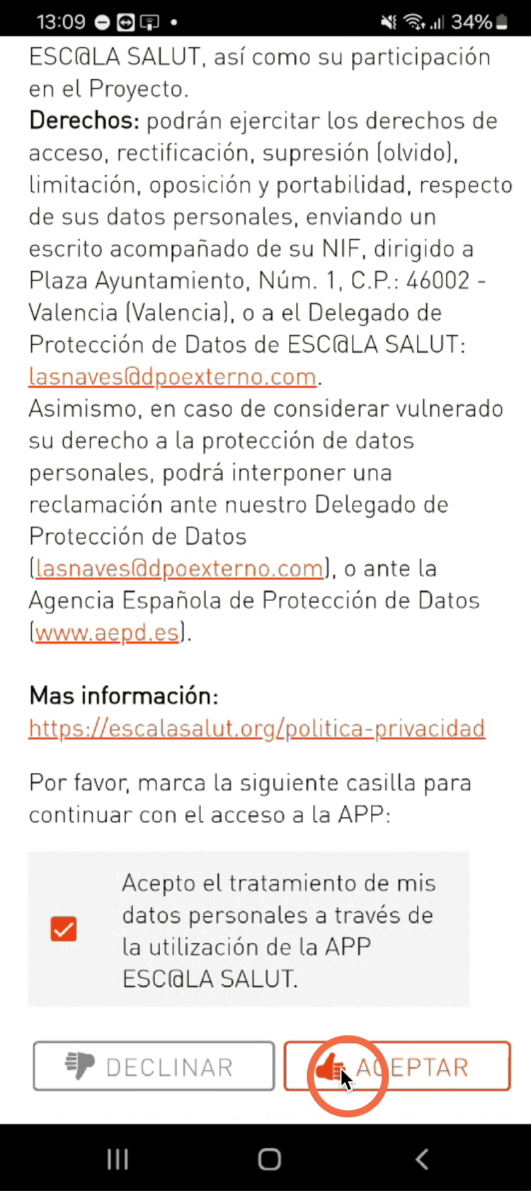 Se muestra la información sobre la política de privacidad y protección de datos. Tenemos que aceptar el tratamiento de los datos personales para continuar. Marcamos la casilla y pulsamos en aceptar