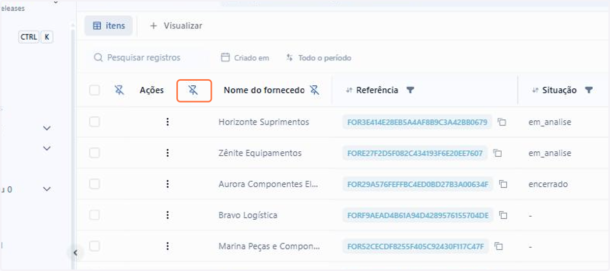 Congele uma coluna para mantê-la visível ao rolar a tabela horizontalmente