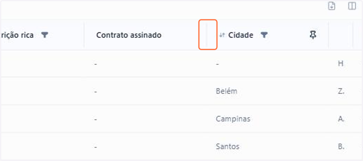 Arraste a divisória entre cabeçalhos para redimensionar; o texto corta, mas a largura da tabela se mantém