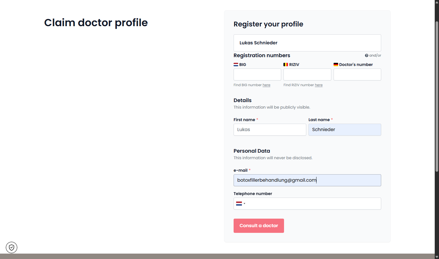 In the ‘Personal Details’ fields, enter the doctor’s email address and phone number. Vul in de velden 'Persoonlijke gegevens' het e-mailadres en telefoonnummer van de dokter in.