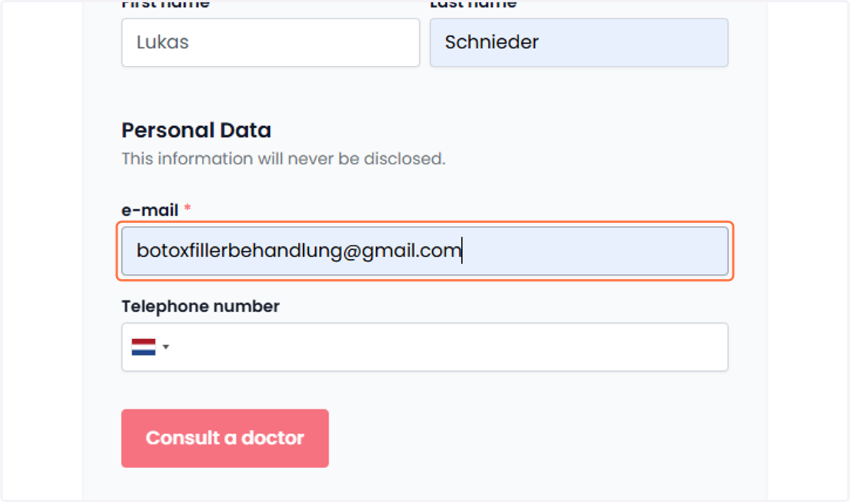 In the ‘Personal Details’ fields, enter the doctor’s email address and phone number. Vul in de velden 'Persoonlijke gegevens' het e-mailadres en telefoonnummer van de dokter in.