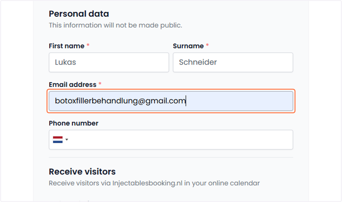 Enter your personal details in the fields below. Vul je persoonlijke gegevens in de velden hieronder in.