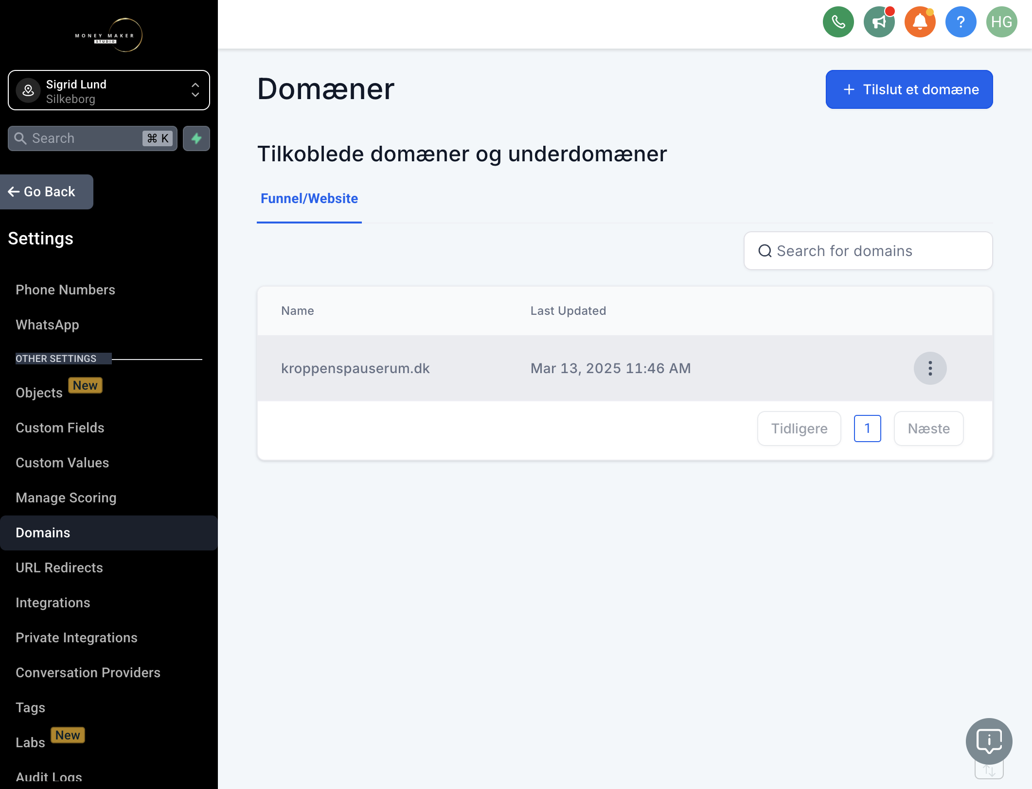 Klik på de 3 prikker ud for dit oprettede domæne fx kroppenspauserum.dk
