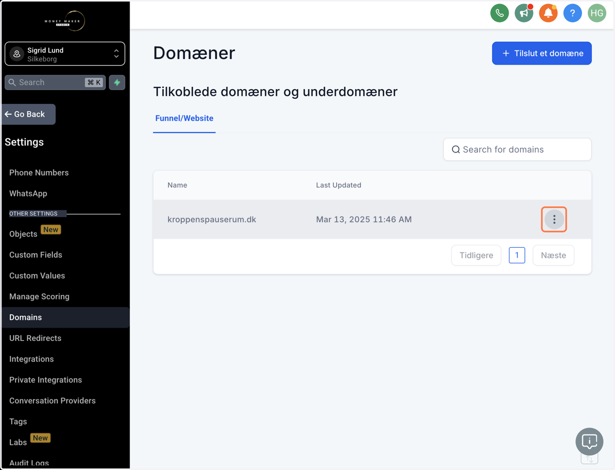 Klik på de 3 prikker ud for dit oprettede domæne fx kroppenspauserum.dk
