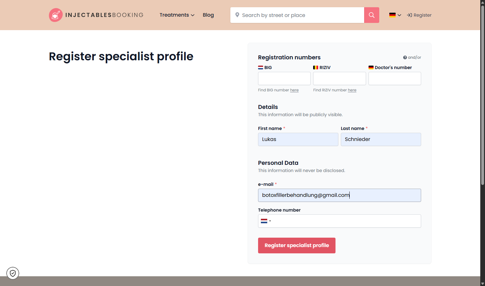 Click on 'Register specialist profile'. Klik op 'Specialistenprofiel registreren'