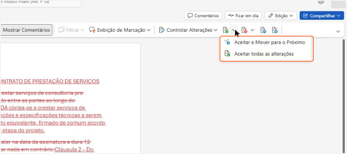 Na guia Revisão, o botão Aceitar traz Aceitar e Mover para o Próximo, para decidir sugestão por sugestão, e Aceitar todas as alterações. Ao lado ficam Rejeitar e as setas que percorrem as sugestões