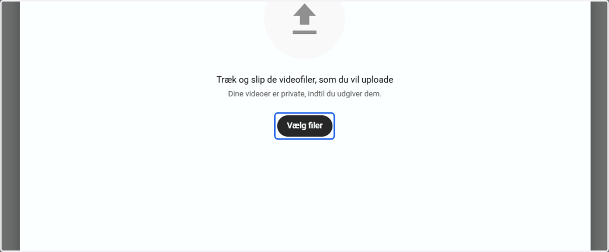 Træk alle videoer ind, som I skal uploade. Man kan uploade 15 ad gangen.